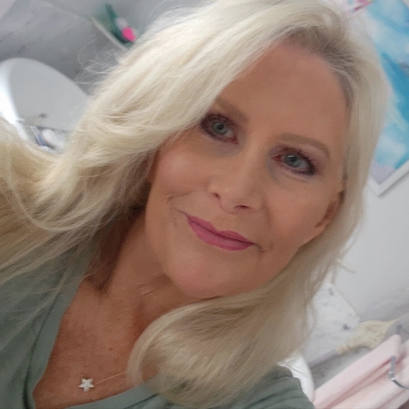 Meet your Posher, Cheryl - Picture 6 of 13